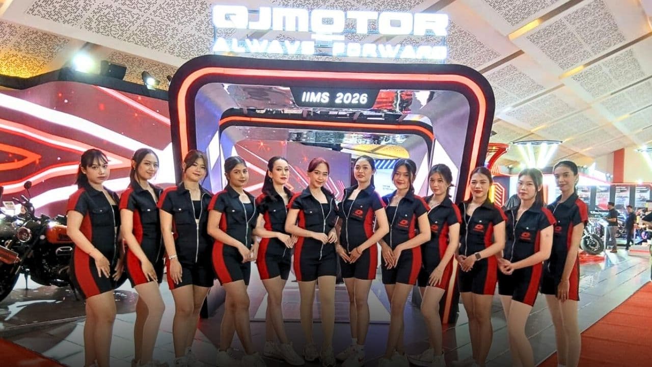 Di Balik Ramainya Booth QJMotor, Ada Peran Talent 8Gate yang Bekerja Tanpa Henti